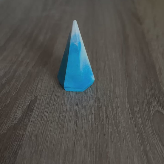 blau-weiß marmoriert